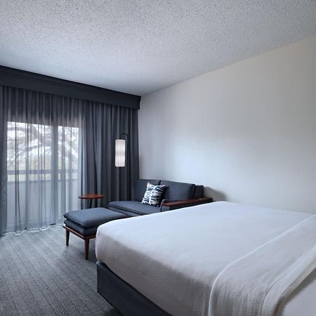 Courtyard By Marriott Dallas Richardson At Spring Valley Экстерьер фото