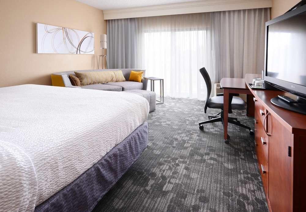 Courtyard By Marriott Dallas Richardson At Spring Valley Экстерьер фото