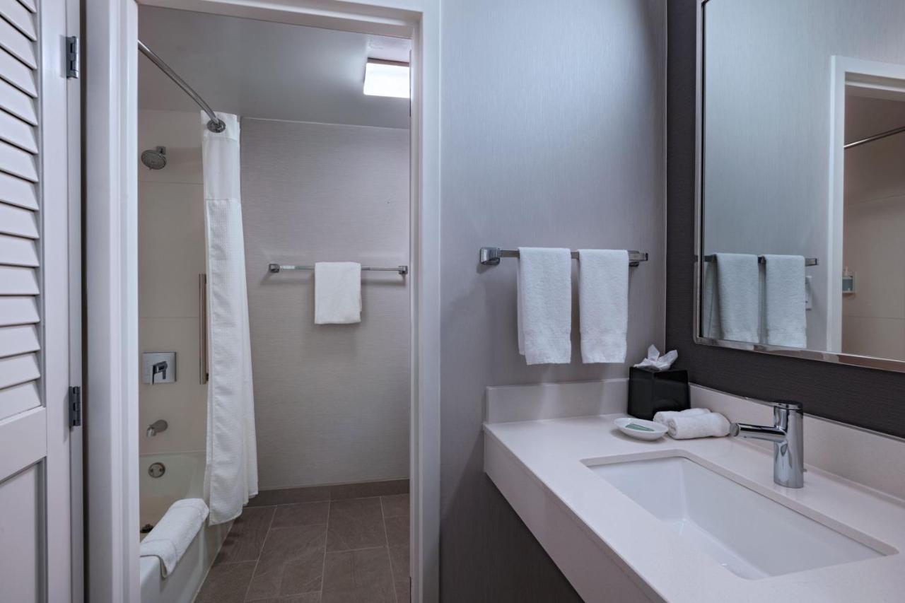 Courtyard By Marriott Dallas Richardson At Spring Valley Экстерьер фото
