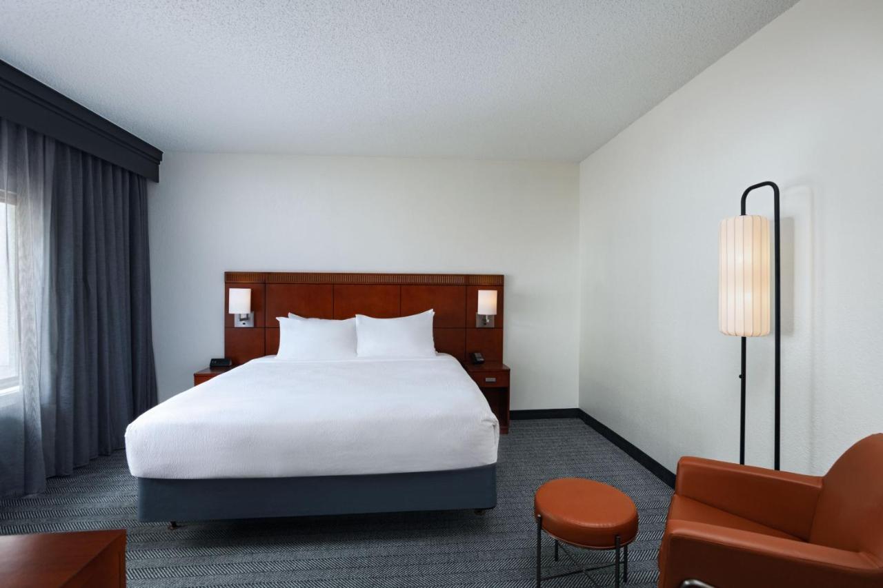 Courtyard By Marriott Dallas Richardson At Spring Valley Экстерьер фото