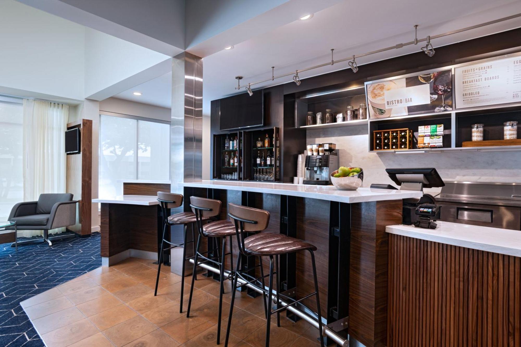Courtyard By Marriott Dallas Richardson At Spring Valley Экстерьер фото