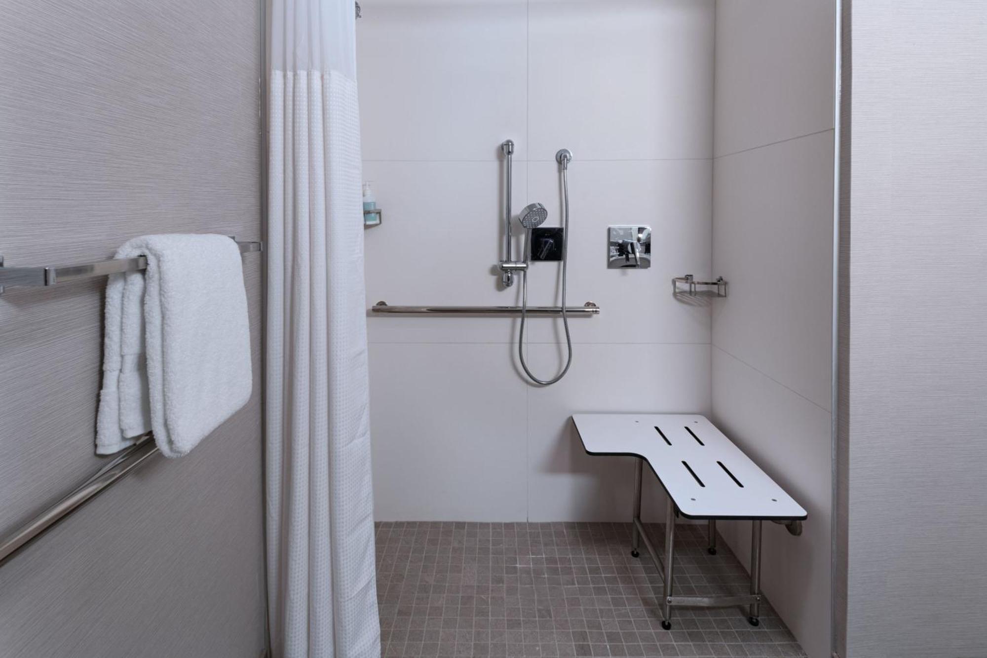 Courtyard By Marriott Dallas Richardson At Spring Valley Экстерьер фото