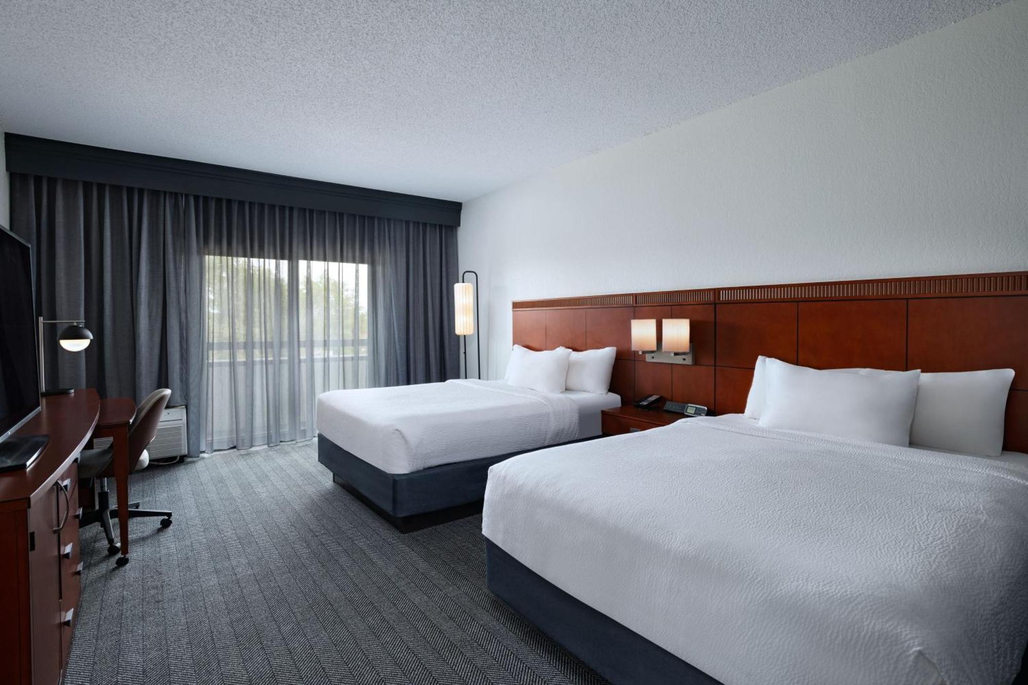 Courtyard By Marriott Dallas Richardson At Spring Valley Экстерьер фото