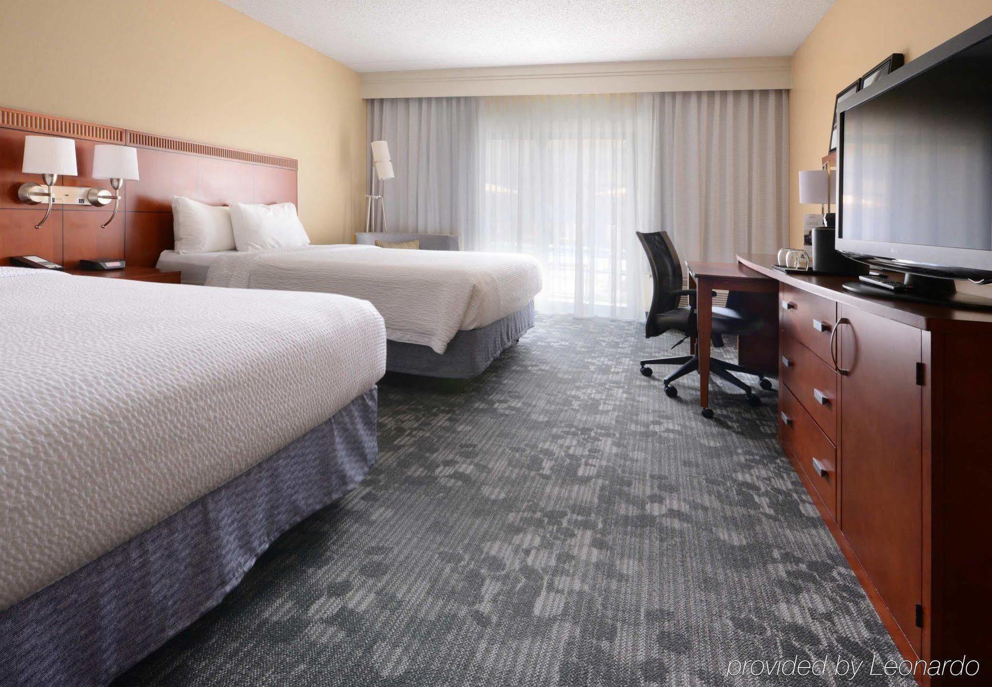 Courtyard By Marriott Dallas Richardson At Spring Valley Экстерьер фото