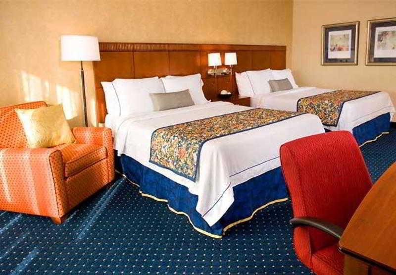Courtyard By Marriott Dallas Richardson At Spring Valley Экстерьер фото